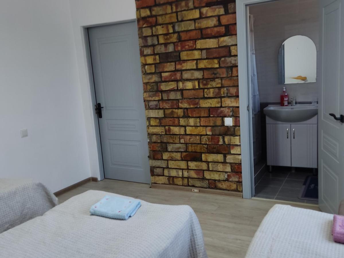 Tuenduek Guest House, Каракол Экстерьер фото