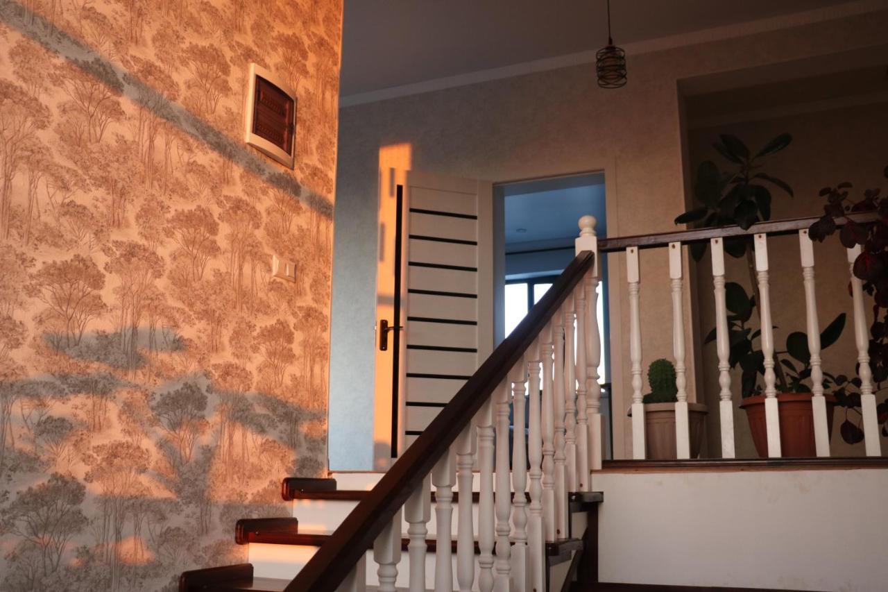Tuenduek Guest House, Каракол Экстерьер фото