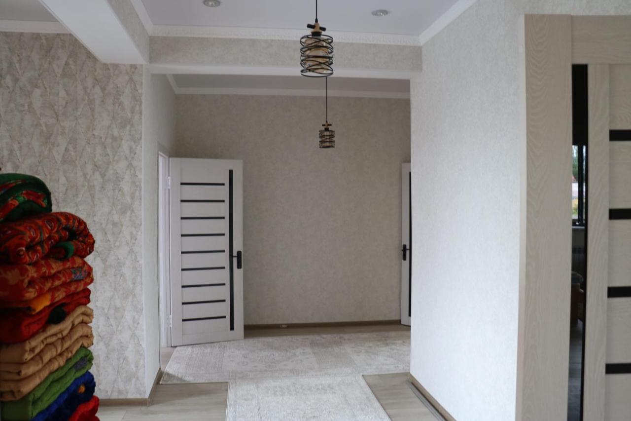 Tuenduek Guest House, Каракол Экстерьер фото