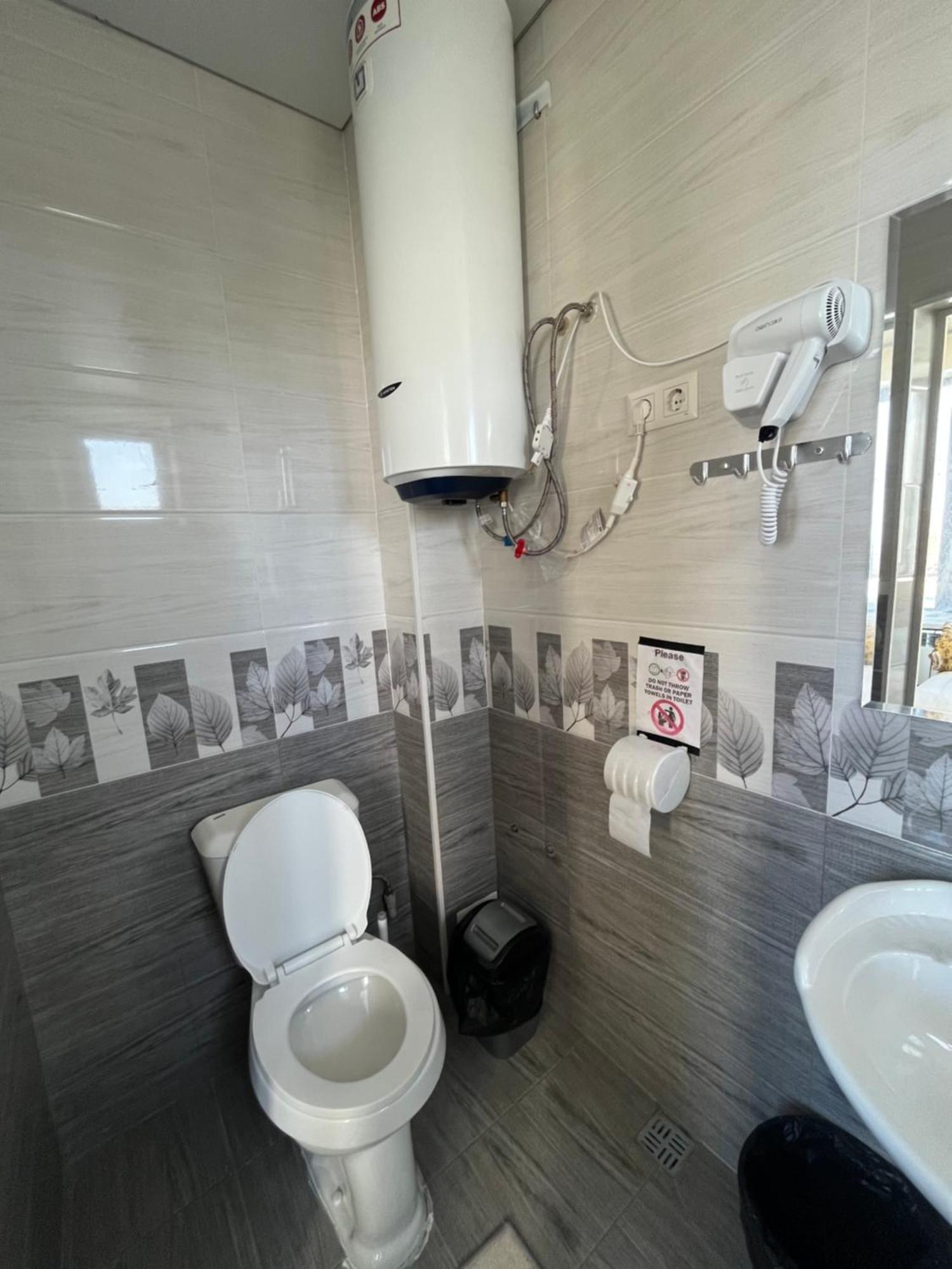 Tuenduek Guest House, Каракол Экстерьер фото