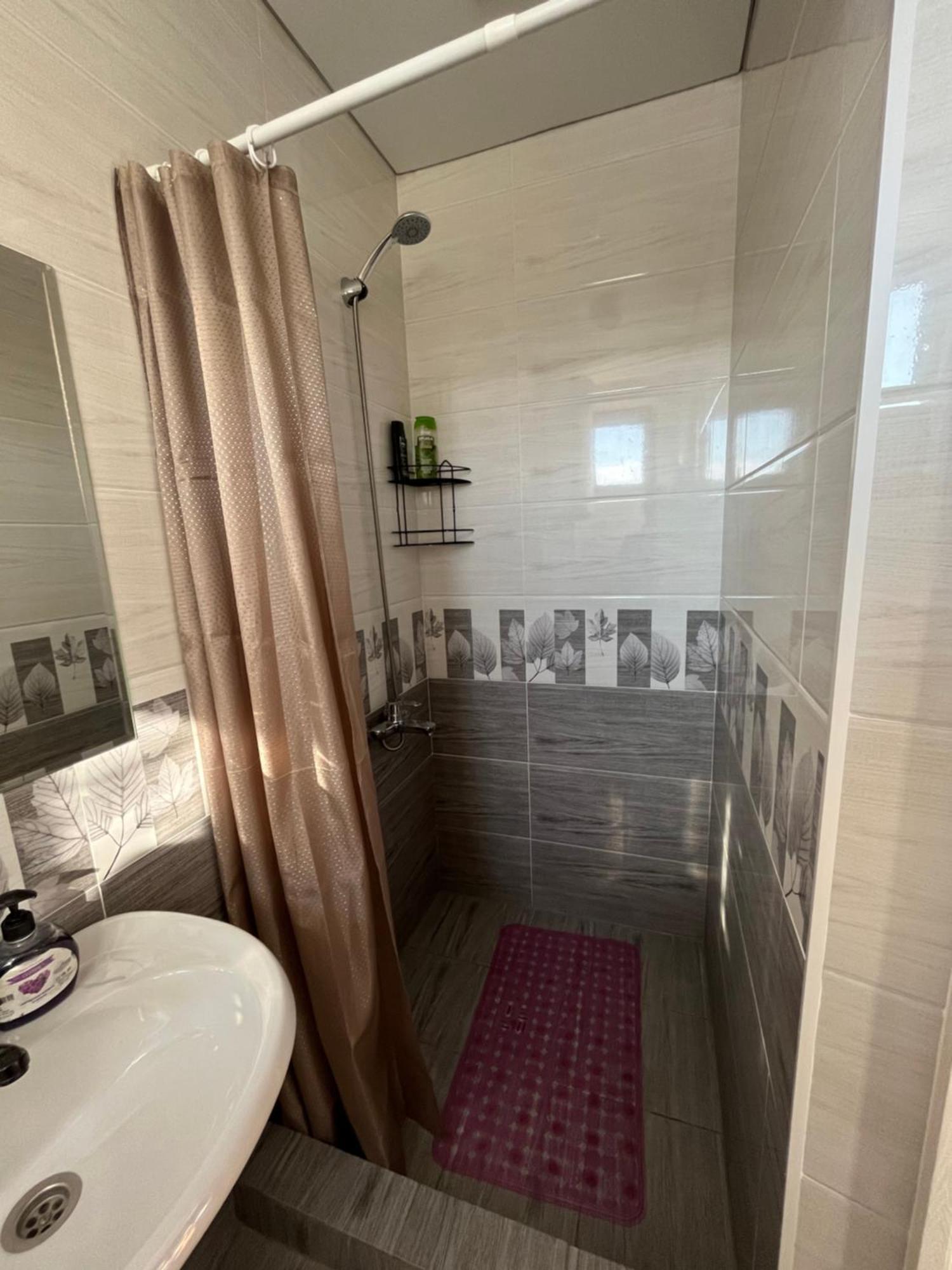 Tuenduek Guest House, Каракол Экстерьер фото