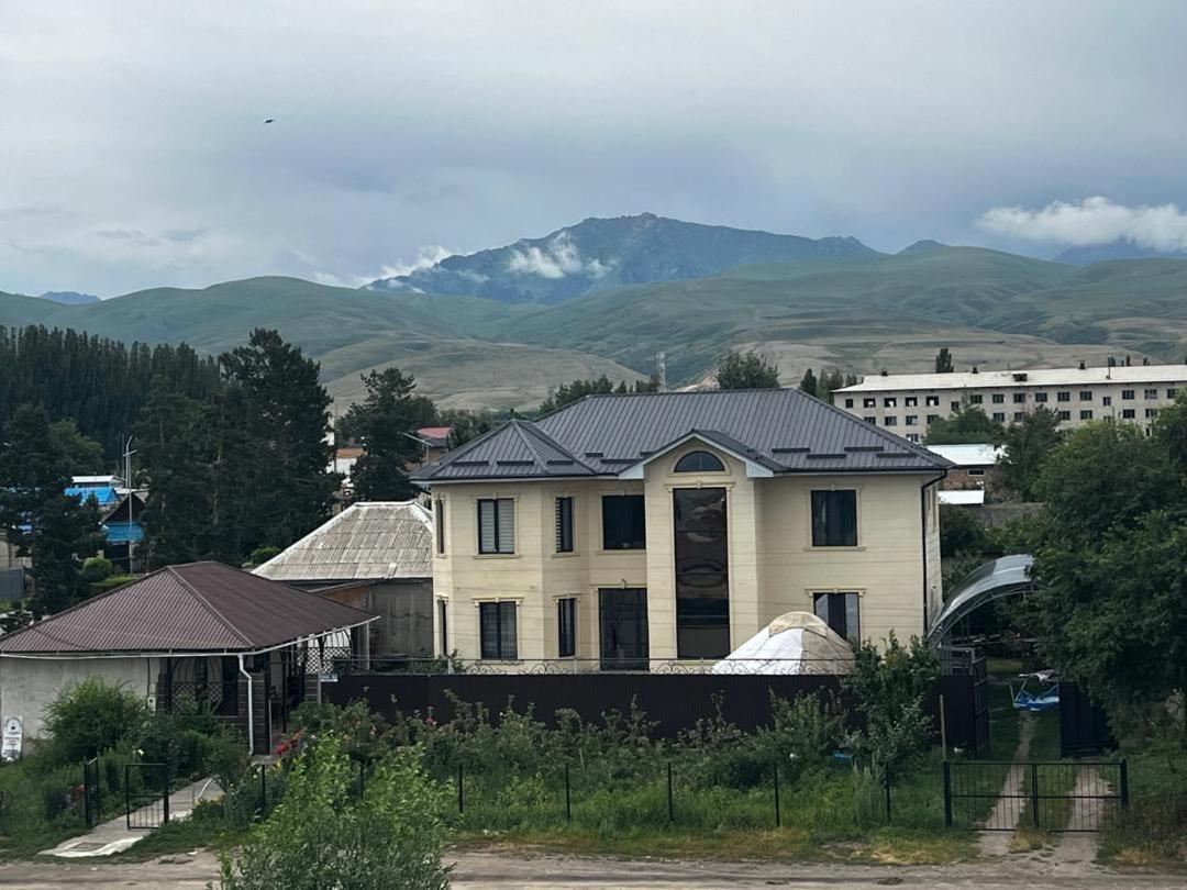 Tuenduek Guest House, Каракол Экстерьер фото